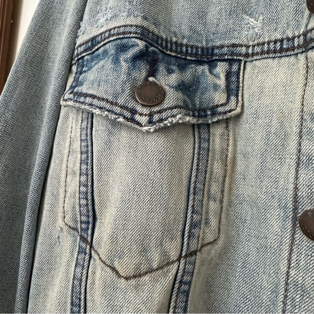 Free People Denim Trucker Jacket Button Front Womens XS Washed Blue - Picture 5 of 14